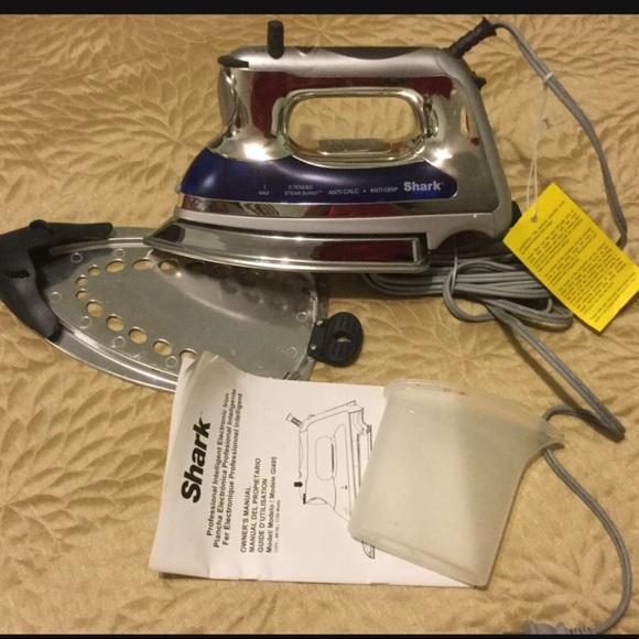 NEW Steam iron by shark new $79 - Picture 4 of 4